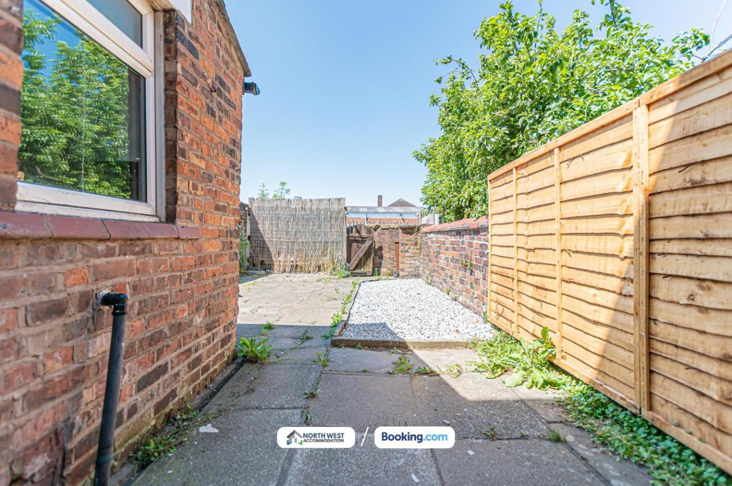 Modern 3Br House In Ince Ideal For Contractors & Long Stays Wigan Eksteriør bilde