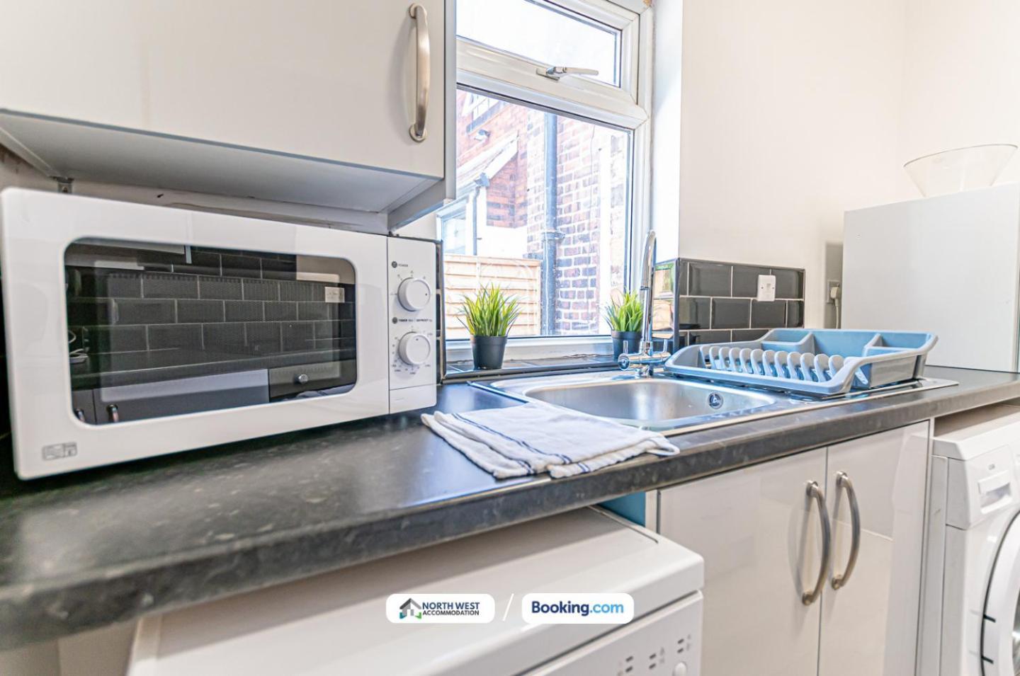 Modern 3Br House In Ince Ideal For Contractors & Long Stays Wigan Eksteriør bilde