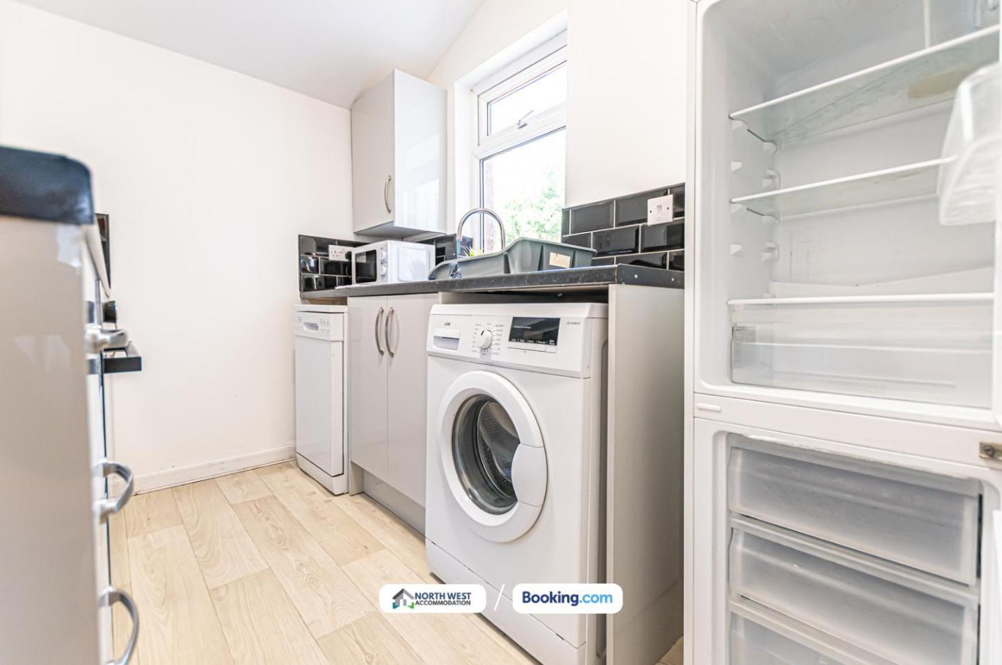 Modern 3Br House In Ince Ideal For Contractors & Long Stays Wigan Eksteriør bilde